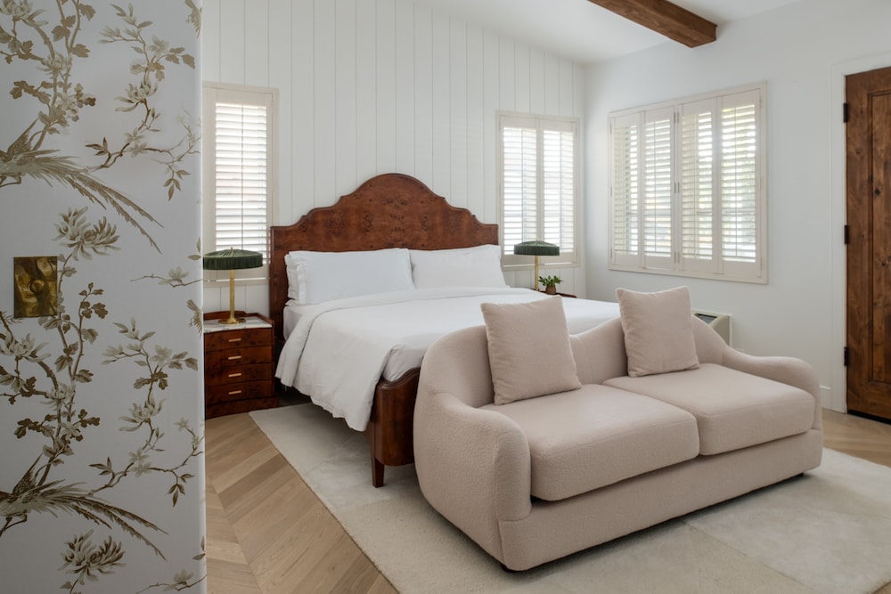 Bungalow, 1 King Bed, Fireplace - Photo 1