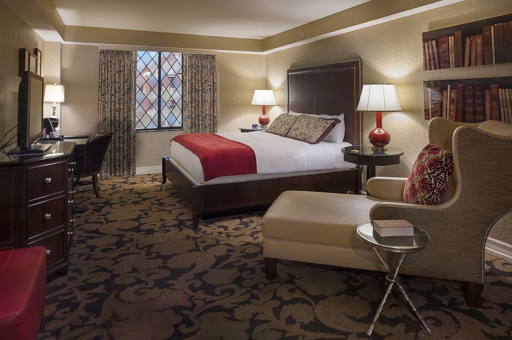 Royal Room, 1 King Bed - Photo 1