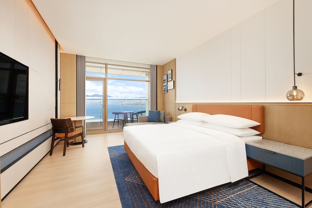 Superior Room, 1 King Bed photo 2