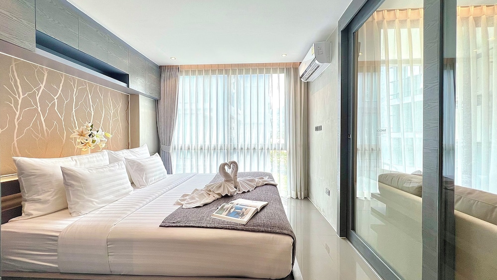Junior Suite, 1 King Bed photo 3