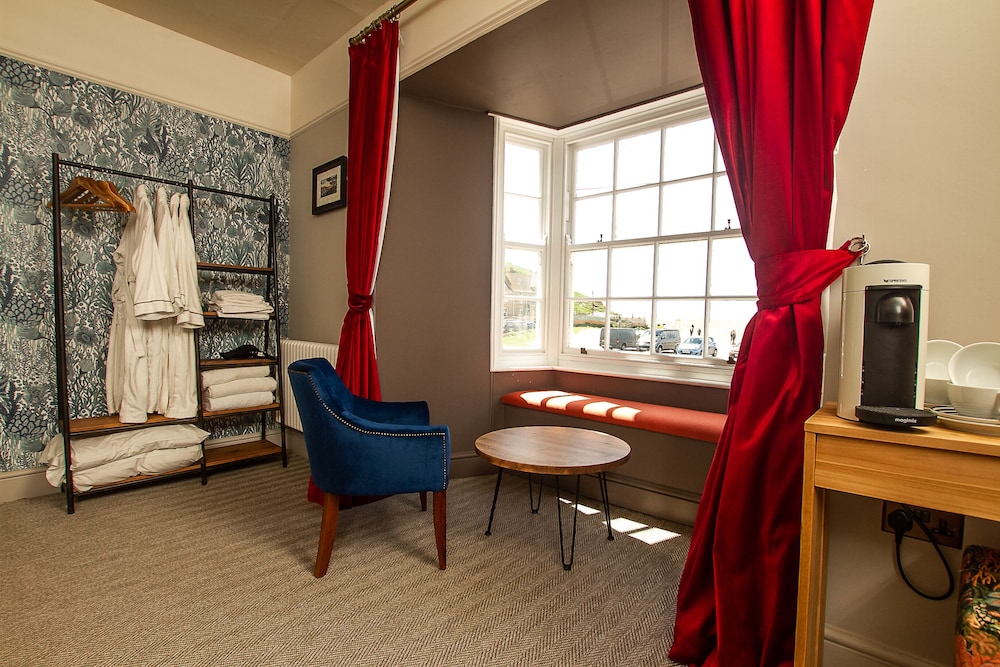 Premier Suite Sea glimpse (ensuite glimpse) (contains an occasional pulldown bed not suitable for ad photo 3
