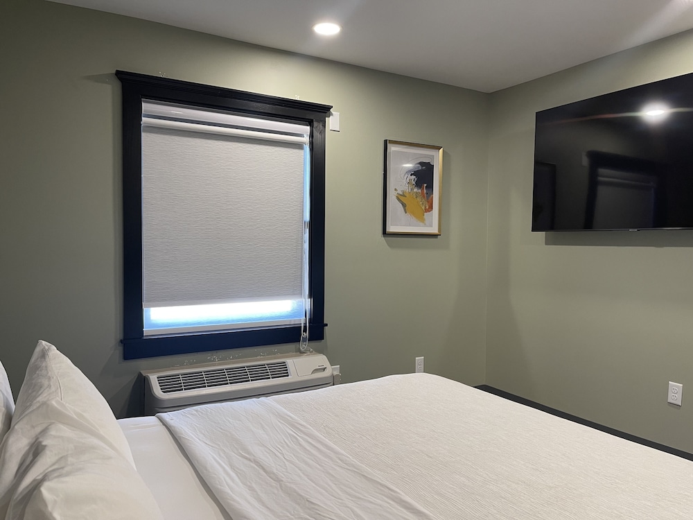 Premium Suite, 1 King Bed With Sofa Bed photo 2