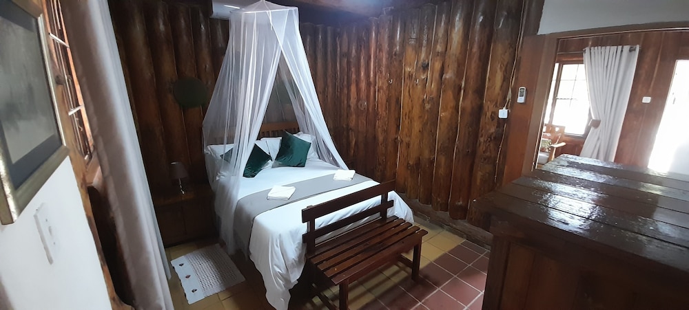 Log Cabin - Photo 2