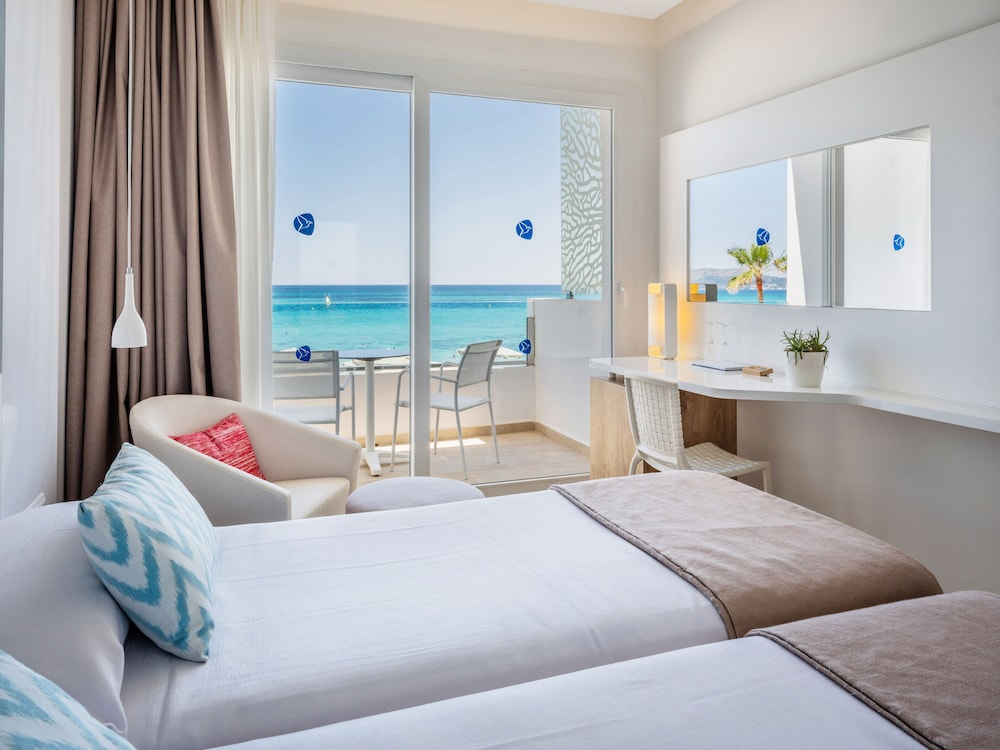 Double Room, Balcony, Sea View photo 2