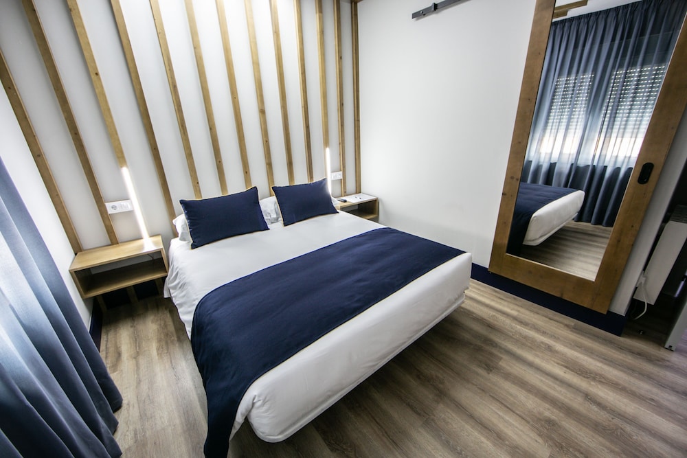 Double Room, 1 Queen Bed photo 3