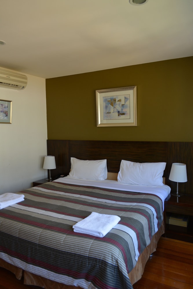 Deluxe Studio Apartment (1 Queen, 1 Single) photo 2
