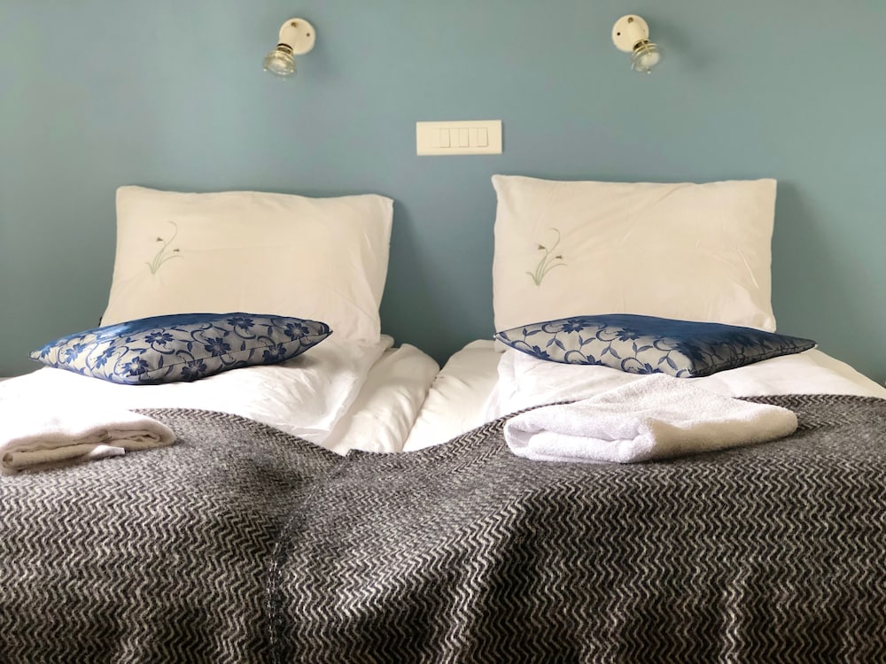Twin Room, Shared Bathroom photo 3