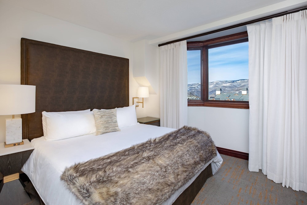 Suite, 1 King Bed with Sofa bed (Mobility Accessible, Roll-In Shower)