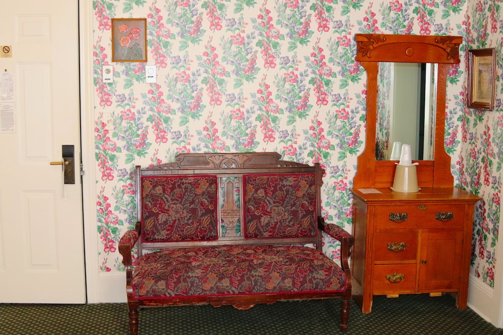 Premium Single Room, Ensuite (VICTORIAN ONE QUEEN ) - Photo 6