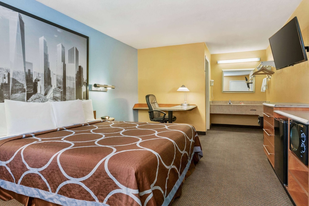 Room, 1 King Bed, Non Smoking - Photo 1