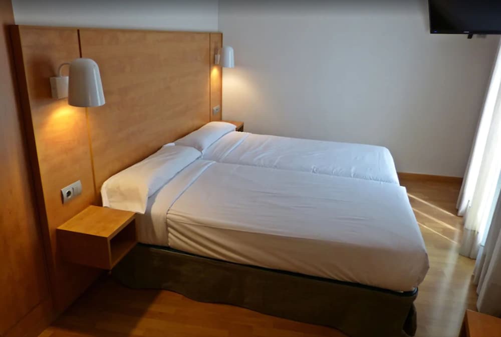 Double Room, Multiple Beds photo 3