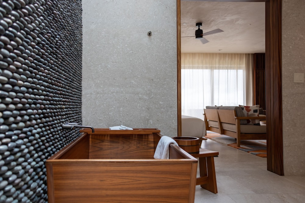 Junior Suite, Oceanfront (with Private Pool)