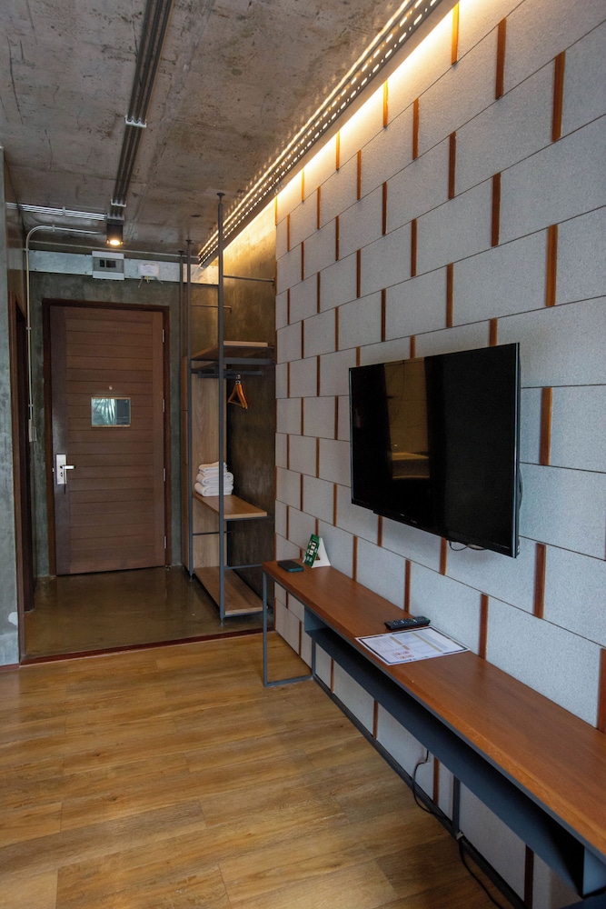 Loft Twin Bed - Photo 9