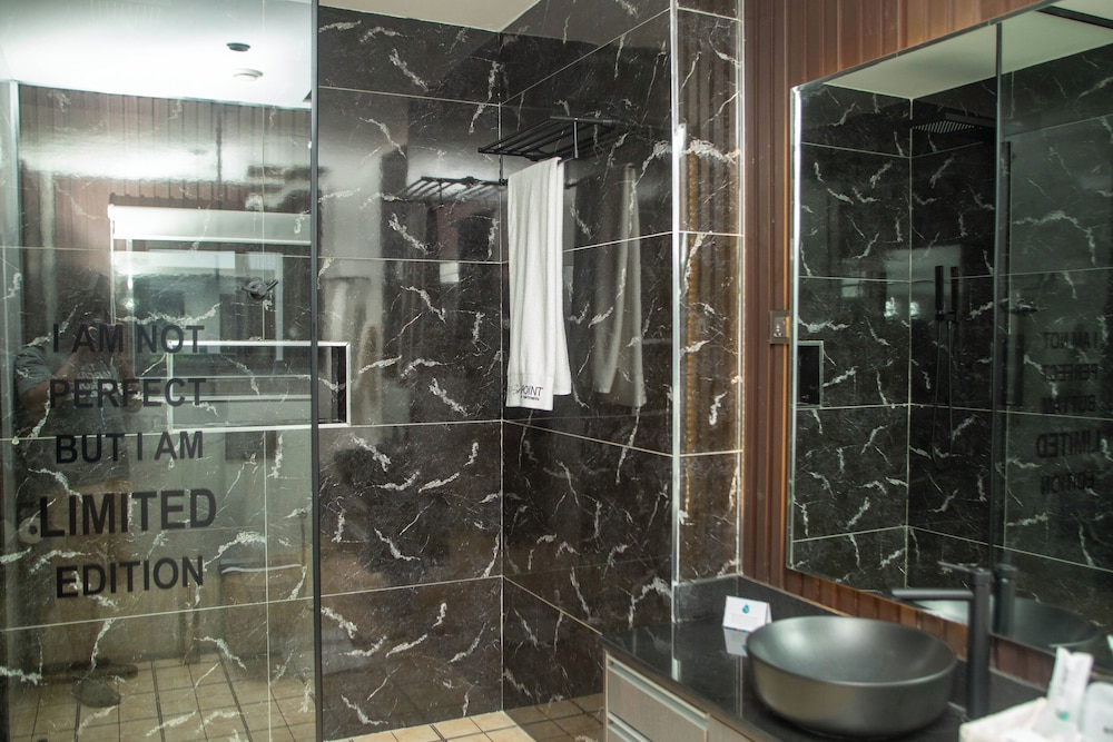 Superior Suite, 1 Bedroom, Non Smoking, Ensuite photo 3