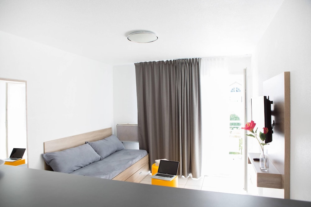 Standard Room, 1 Double Bed with Sofa bed, Non Smoking - Photo 7