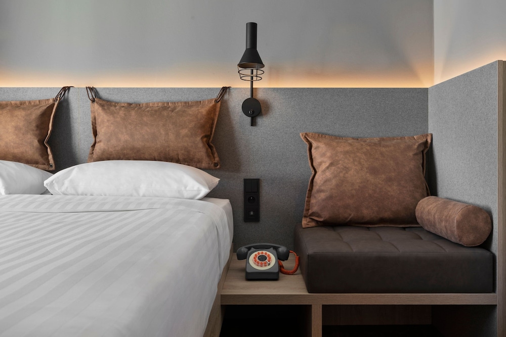 Room, 1 Queen Bed, City View - Photo 6