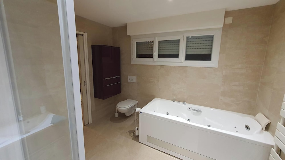Comfort Room, Balcony, Garden View photo 2