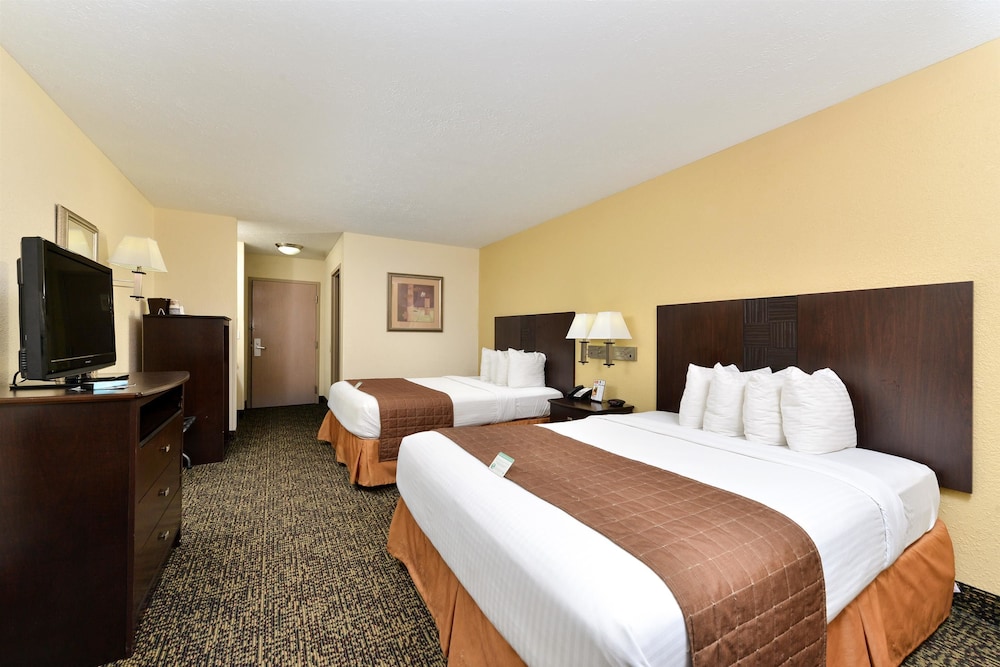 Standard Room, 2 Queen Beds, Non Smoking, Bathtub - Photo 2