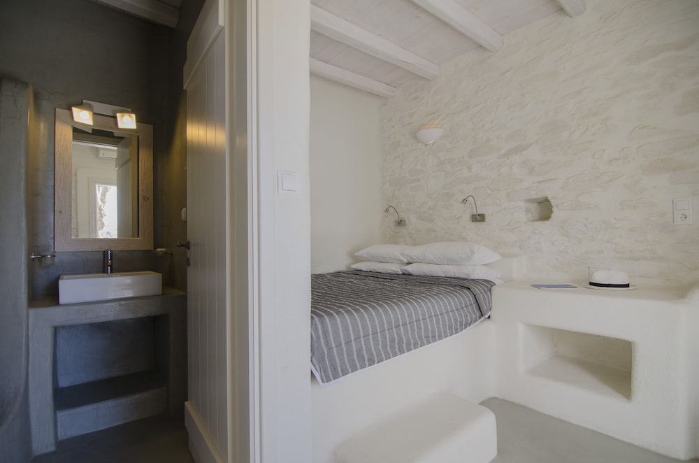 Traditional Double Room (Economy) - Photo 9