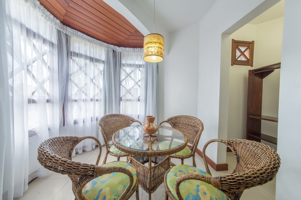 Suite, 1 King Bed, Non Smoking, Balcony