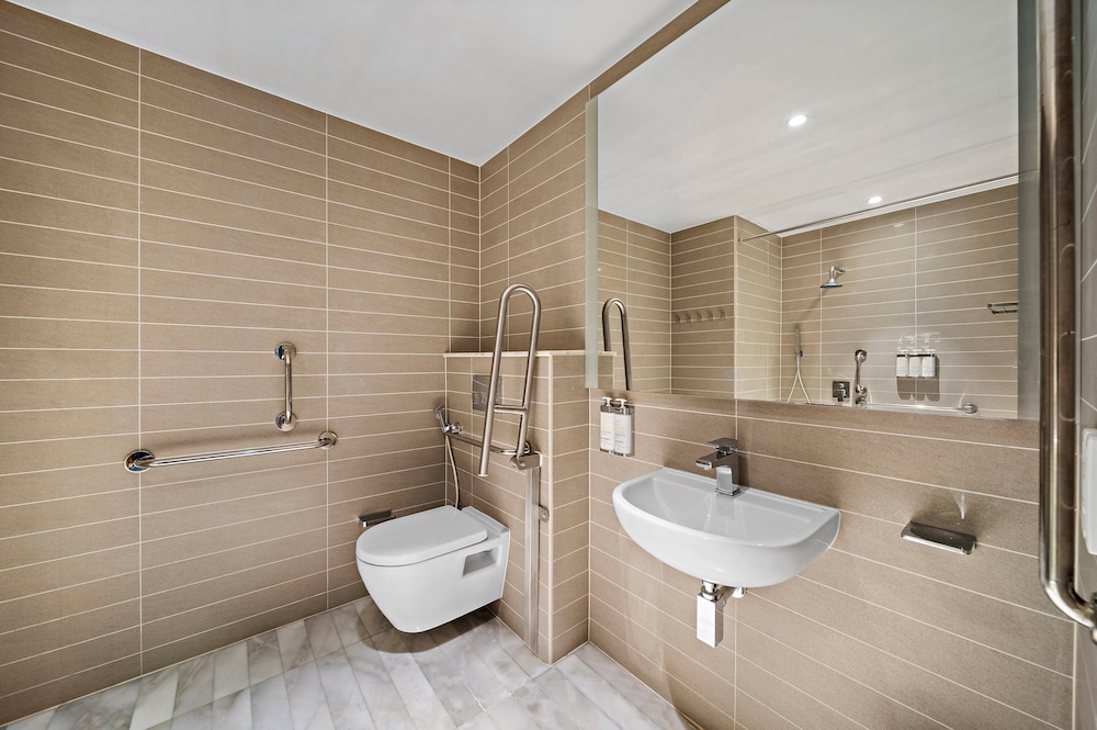 Deluxe Room, 1 King Bed, Accessible - Photo 8