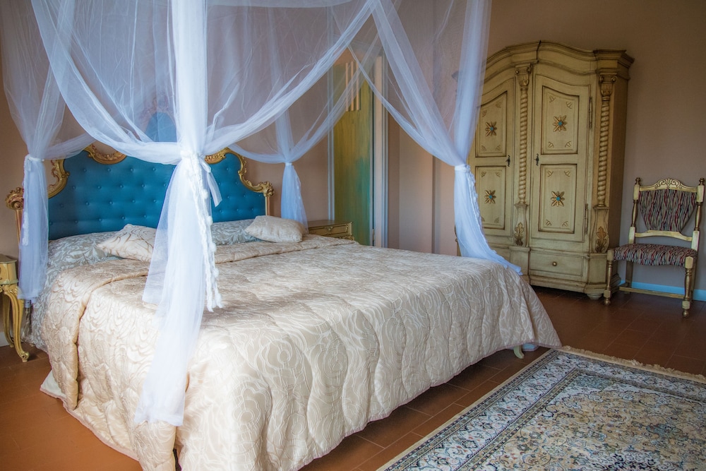 Royal Suite, 1 Queen Bed, Partial Sea View