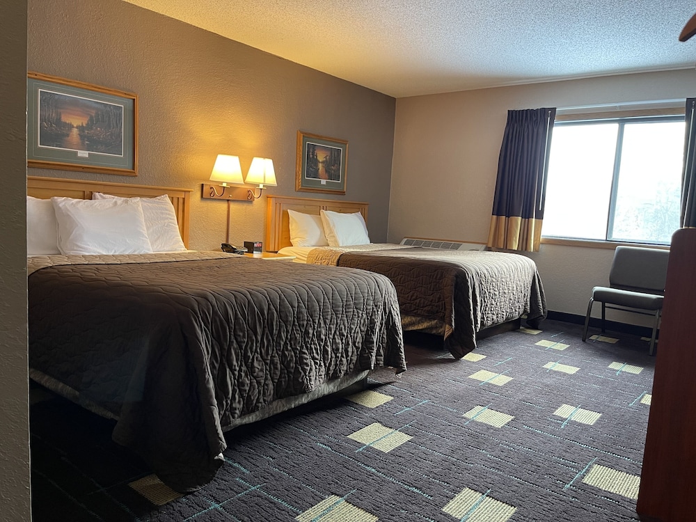 2 Queen Beds, NO PETS, Non-Smoking photo 1