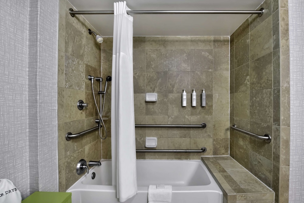 Room, 1 King Bed, Accessible - Photo 1