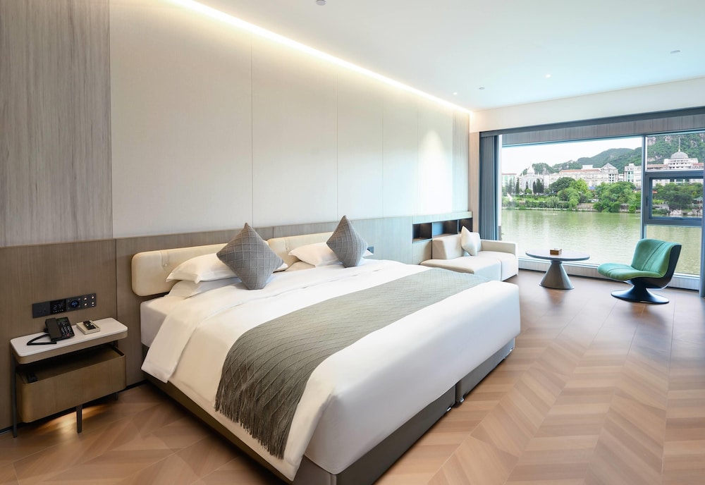 Deluxe Room, 1 King Bed