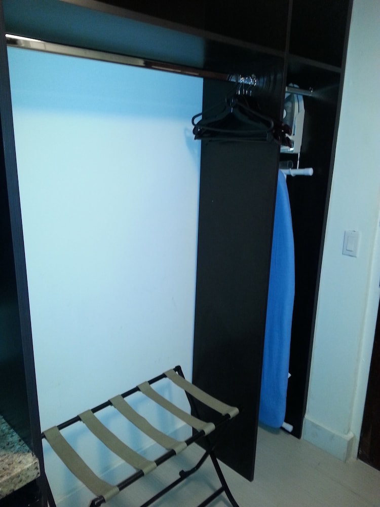 Standard Room, 2 Queen Beds - Photo 3