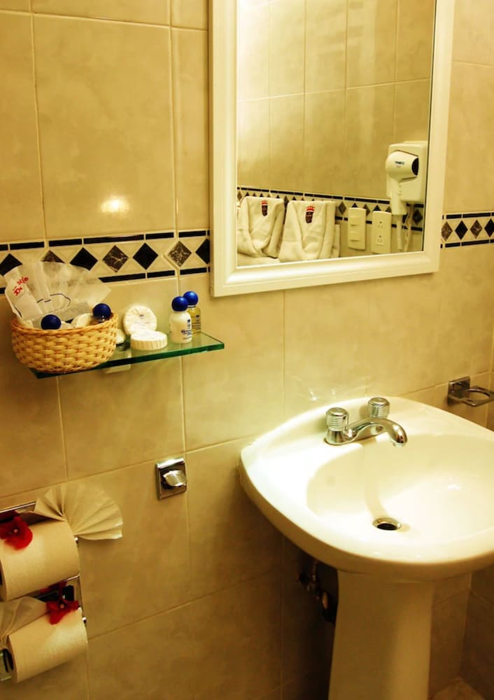 Quadruple Room - Photo 3