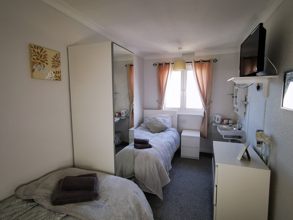 Basic Twin Room, Shared Bathroom, Sea View (Twin Room 3rd Floor)