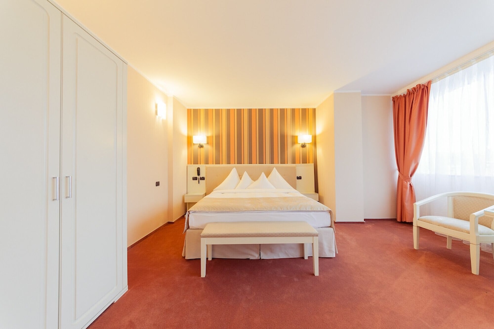 Double or Twin Room - Photo 5