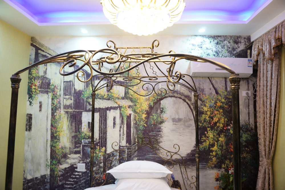 Design Round Bed Room photo 2