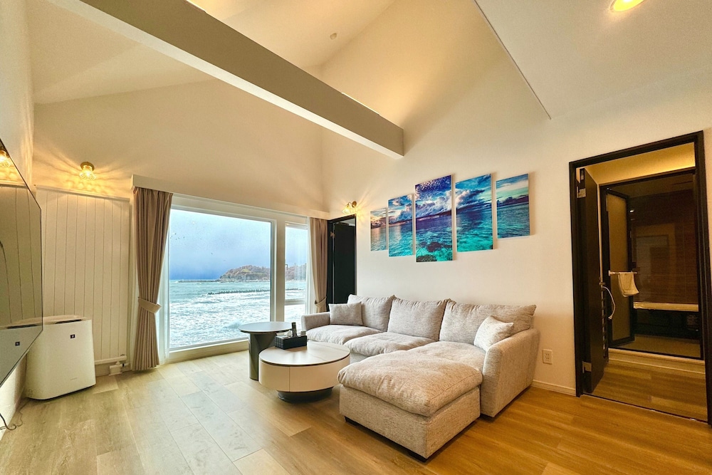 Basic Suite, Sea View photo 2