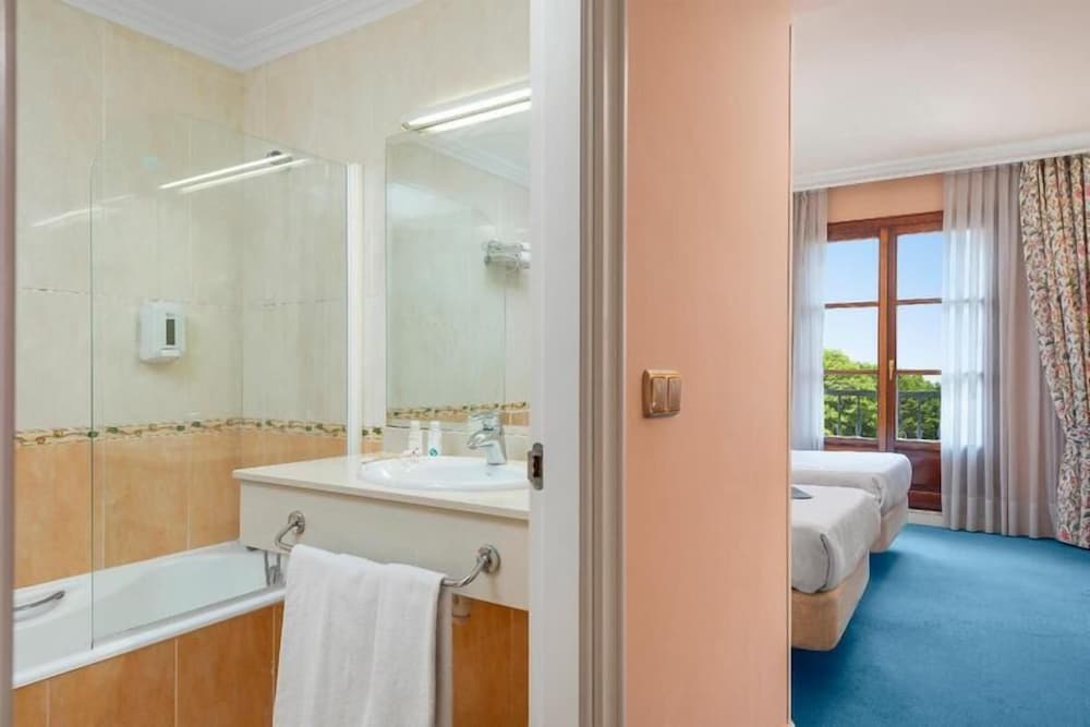 Standard Twin Room photo 3