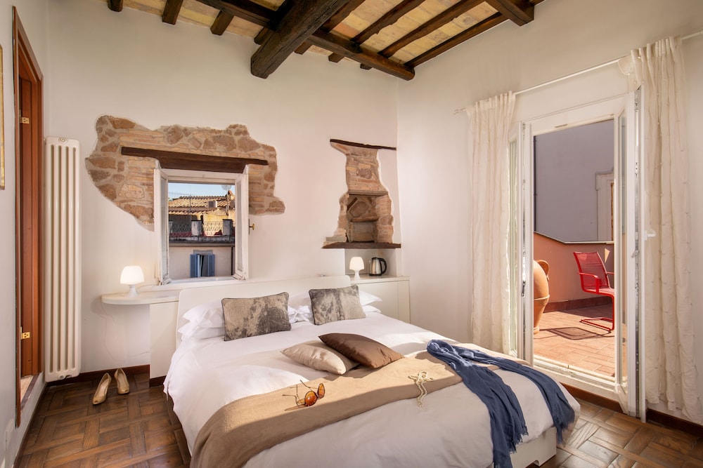 Romantic Double Room, 1 King Bed, Terrace photo 3