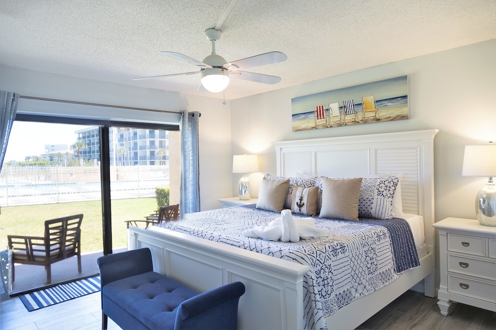 Condo, 3 Bedrooms, Oceanfront photo 1