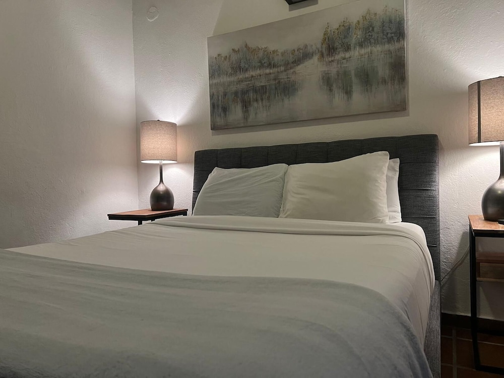 Economy 2-Bedroom, No Balcony (Is in 65 C Fortaleza Apt 2 San Juan PR)