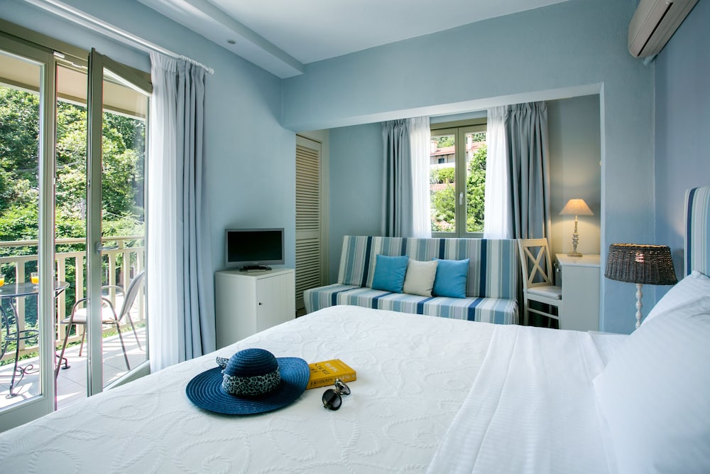 Comfort Room, Partial Sea View photo 2
