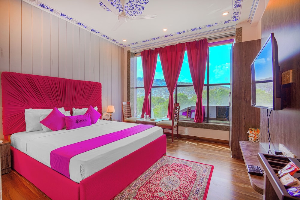 Deluxe Room, 1 King Bed