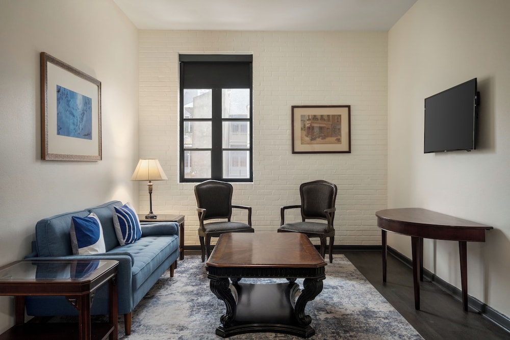 Suite, 1 Bedroom - Photo 1