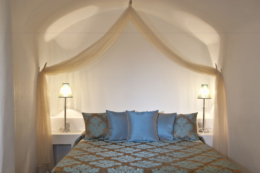 Honeymoon Suite, Jetted Tub, Sea View, Caldera View - Photo 8
