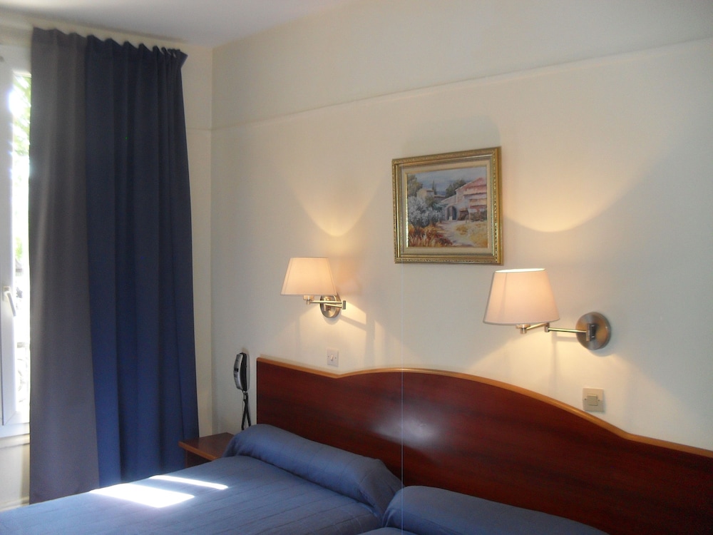 Twin Room, Private Bathroom (shared toilets) photo 3
