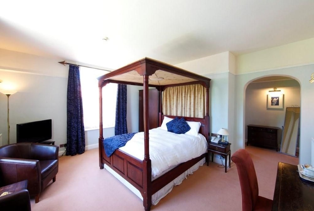 Double Room (Feature)