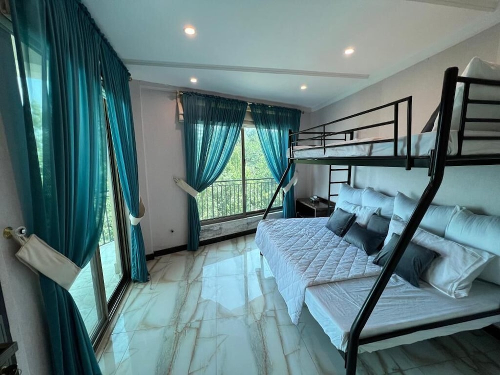 Luxury Apartment photo 2