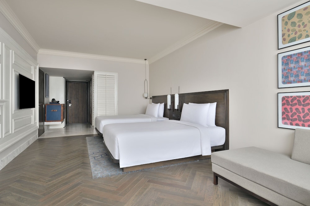 Executive Room, 1 King Bed - Photo 1