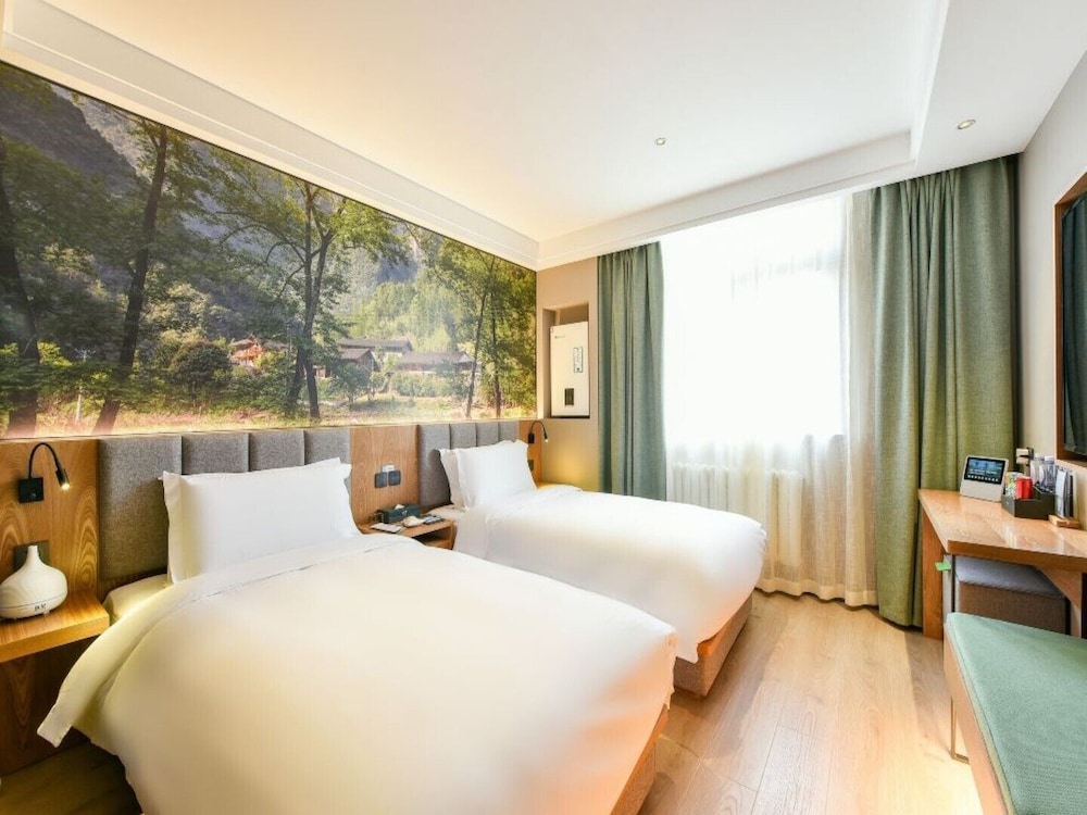 Senior Twin Room, City View