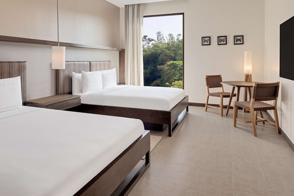 Suite, 3 Bedrooms, Garden View - Photo 5