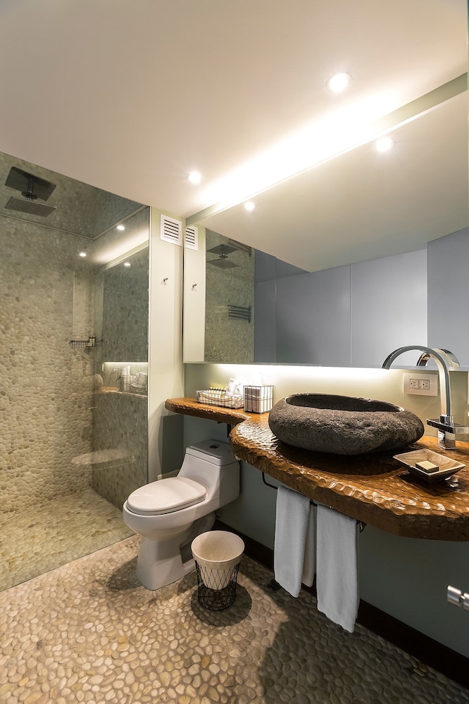 Suite, 1 King Bed, Park View - Photo 15